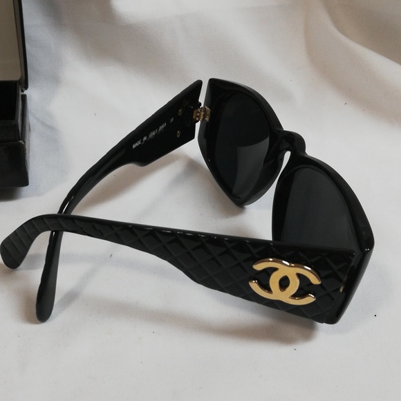 Vintage Chanel sunglasses - Picture 4 of 11